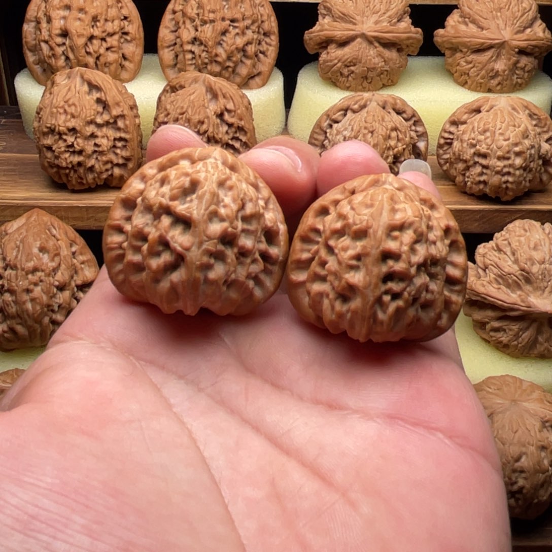 文玩核桃吊坠伊*孙36全品三角白