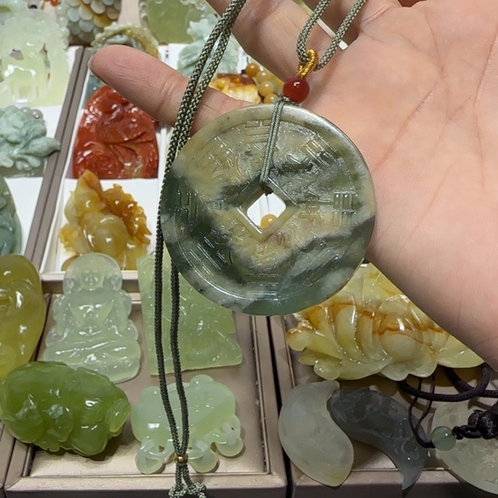 蛇纹石玉吊坠未镶嵌