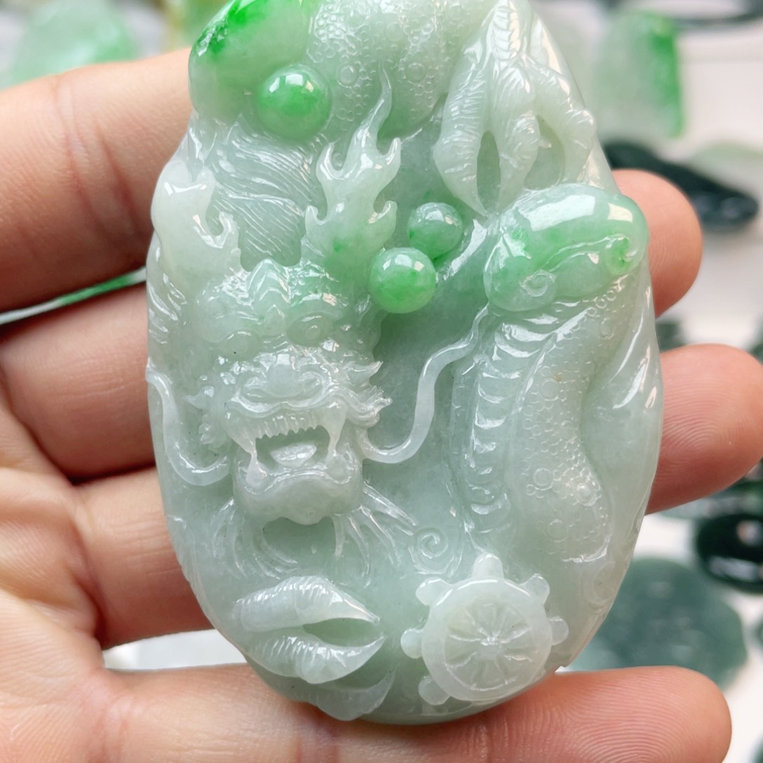 翡翠颈饰未镶嵌龙