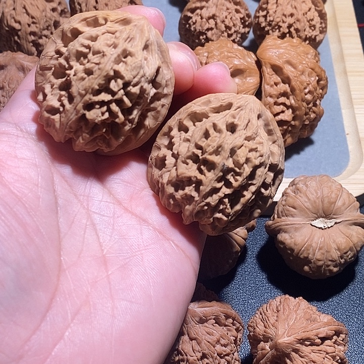 熊***儿文玩核桃吊坠野牛