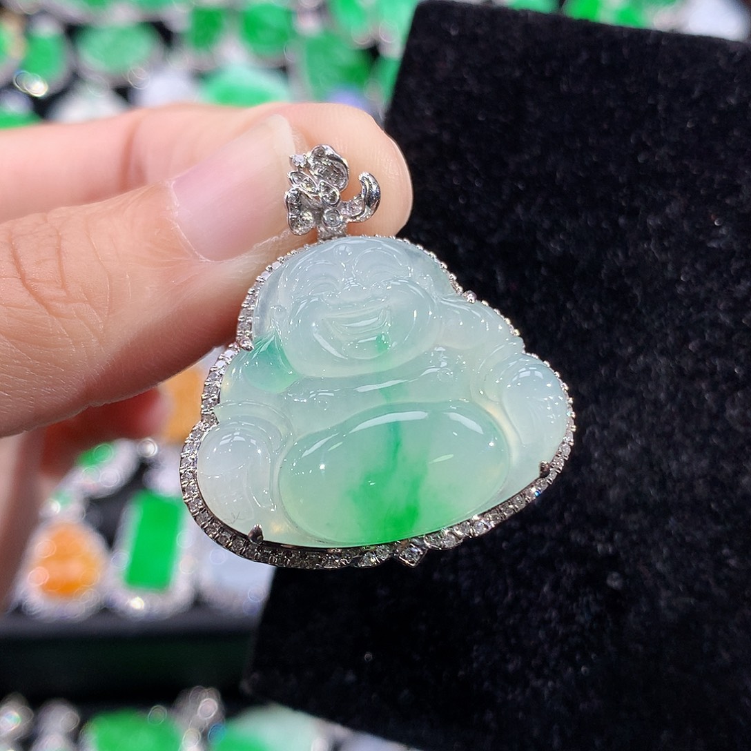 翡翠18K金镶嵌颈饰