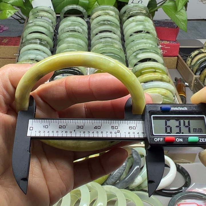 蛇纹石玉未镶嵌手镯33