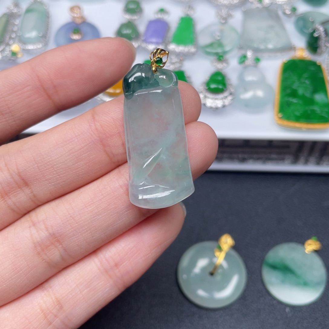 翡翠颈饰18K金镶嵌翡翠