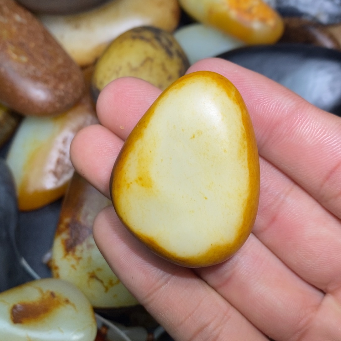 和田玉未镶嵌珠宝奇石