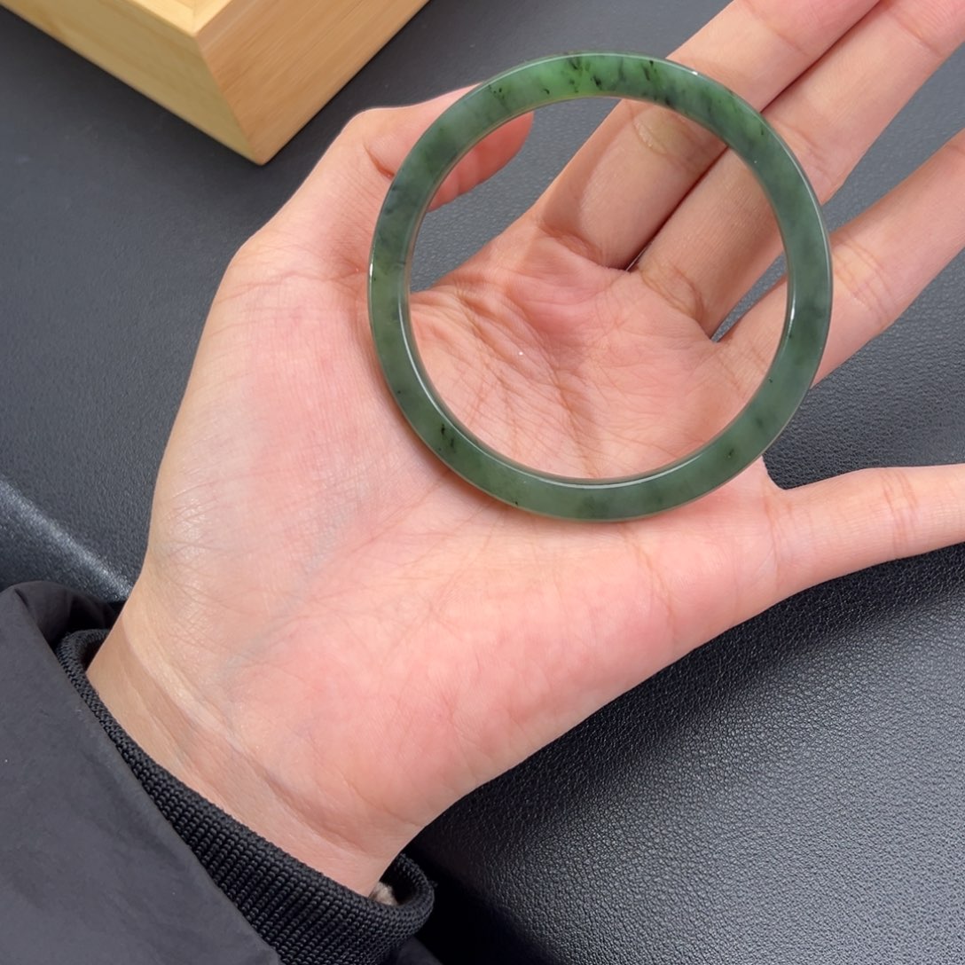 半****和田玉未镶嵌手镯