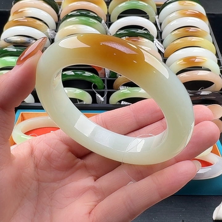 未镶嵌手镯和田玉高品毕业红油艳糖57.1