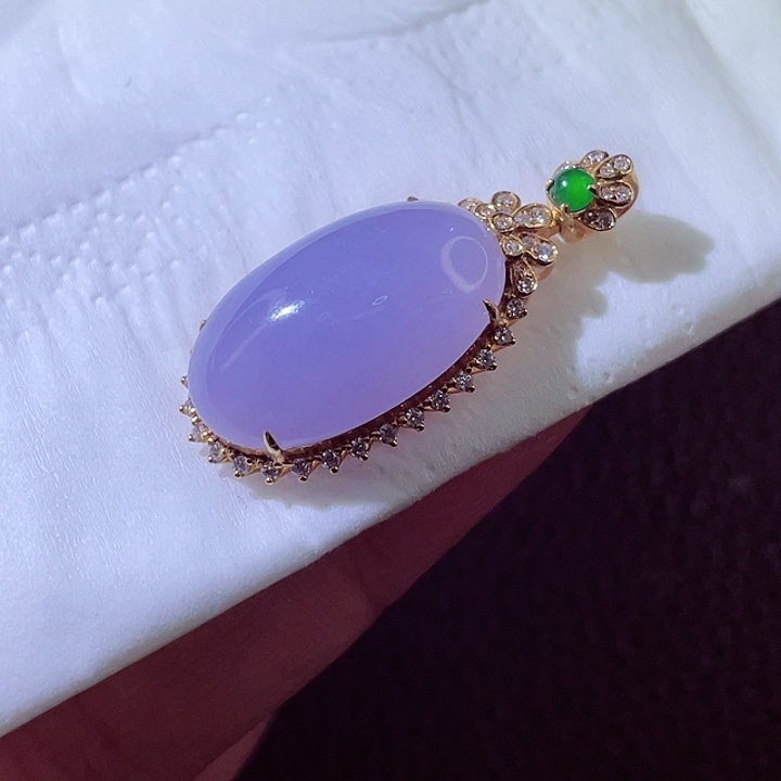 翡翠18K金镶嵌颈饰翡翠