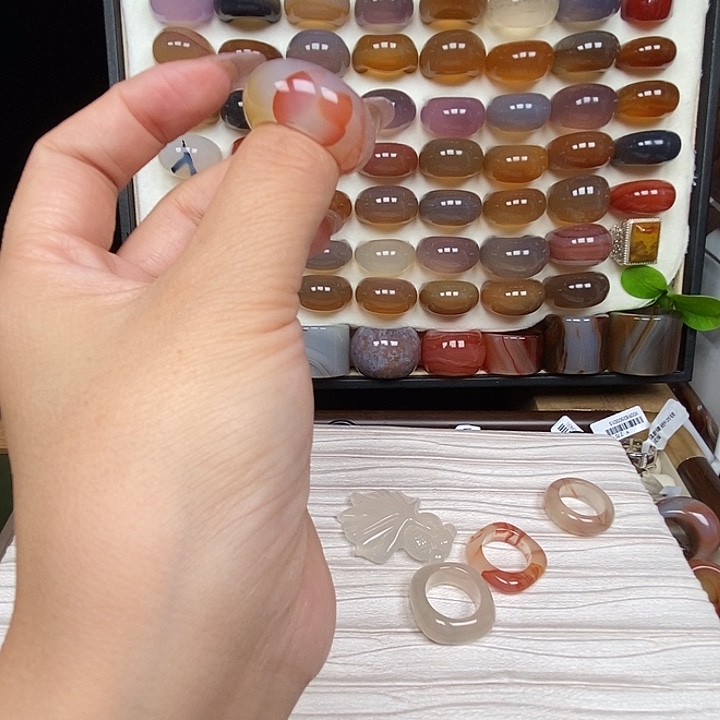 奇***停玛瑙/玉髓未镶嵌戒指