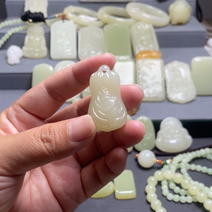 青海格尔木小白菜吊坠