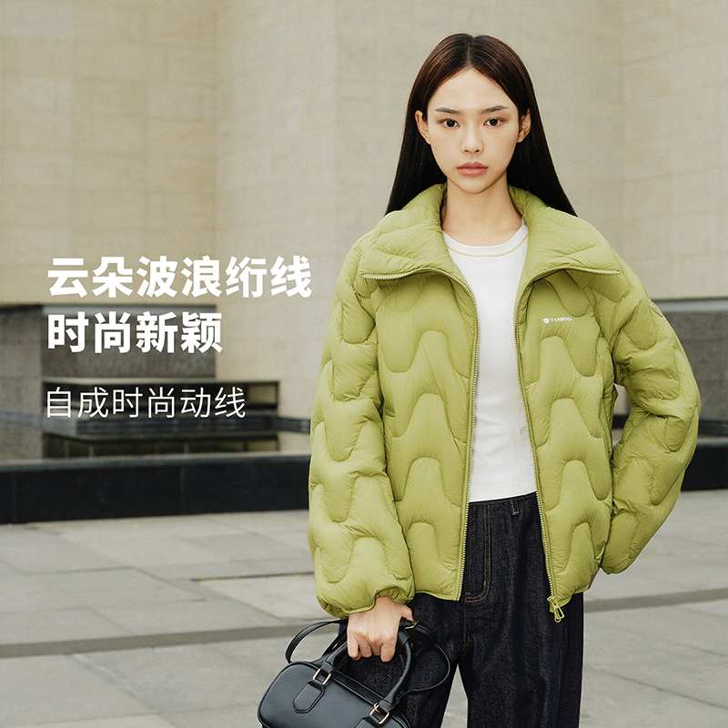 坦博尔短款羽绒服翻领女士极简风宽松流光风时尚轻薄轻柔外套272A