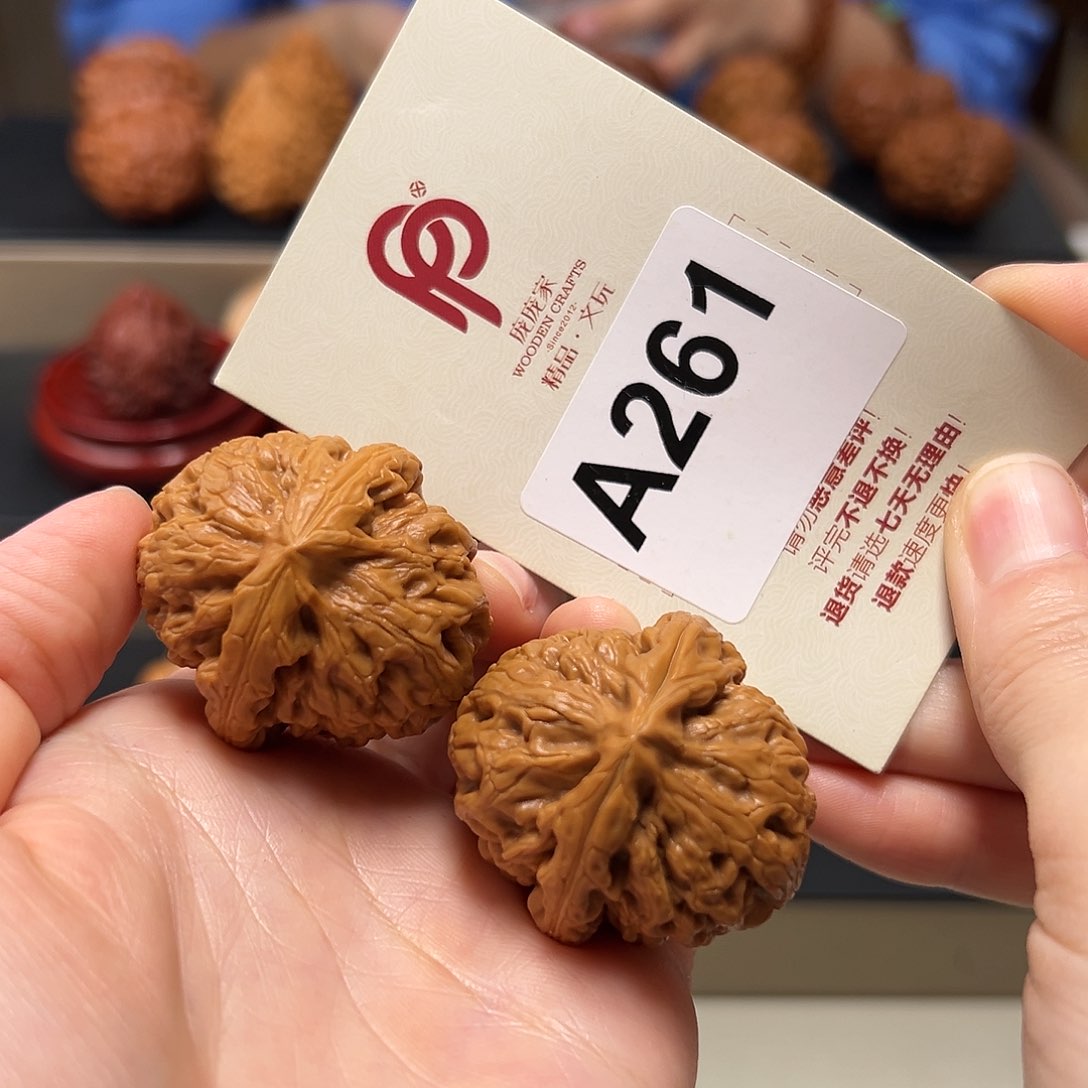 文玩核桃把件红锦鲤38