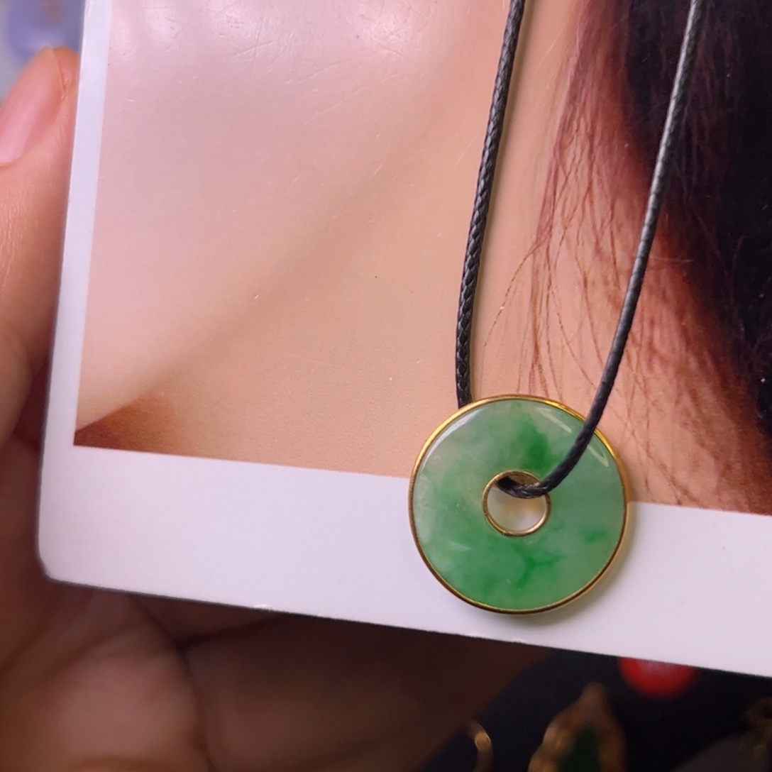 翡翠颈饰18K金镶嵌钱扣