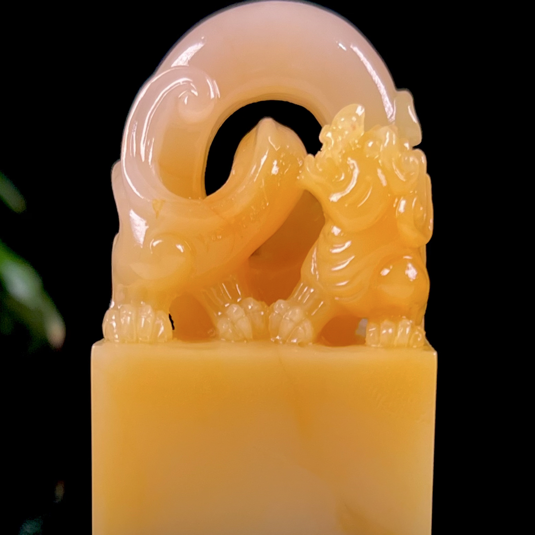 结晶北部田黃虎穿环印章 重60.4克 尺寸3.2/2.2/5.2cm