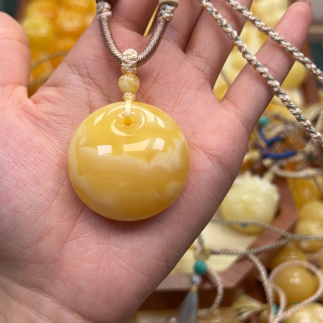 琥珀未镶嵌颈饰蜜蜡