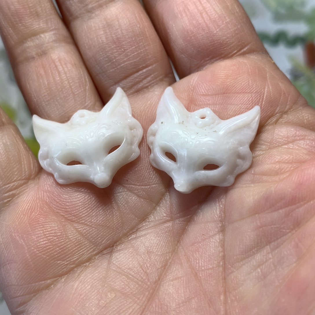 蛇纹石玉耳环未镶嵌