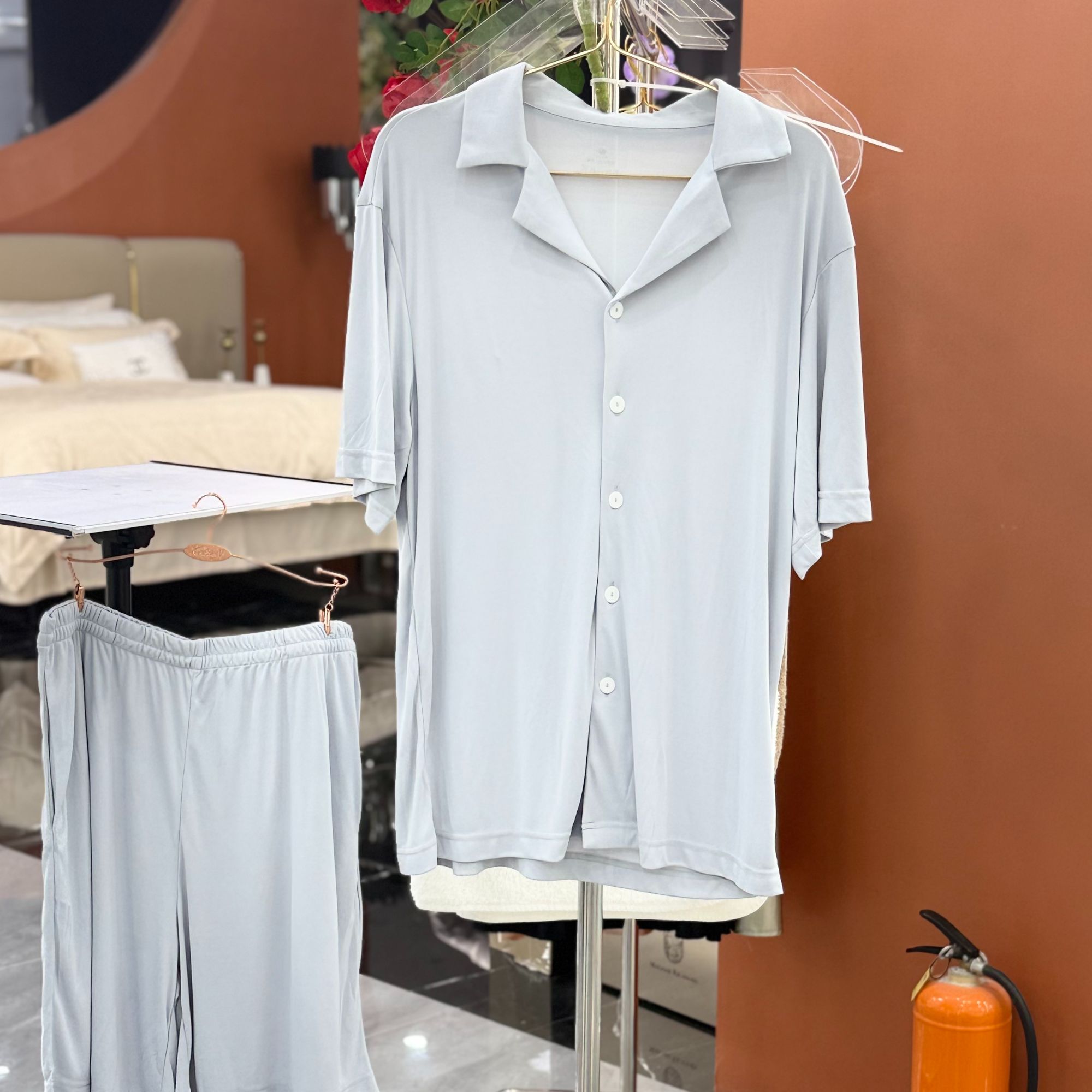 助眠好物/绣花夫人/居家服/短袖长裤/素色简奢/磨绒工艺/男款