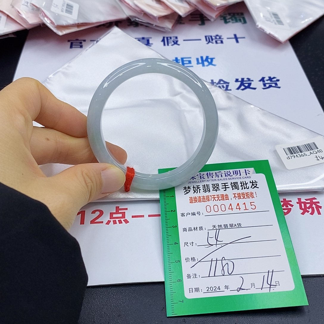 翡翠手镯未镶嵌翡翠手镯