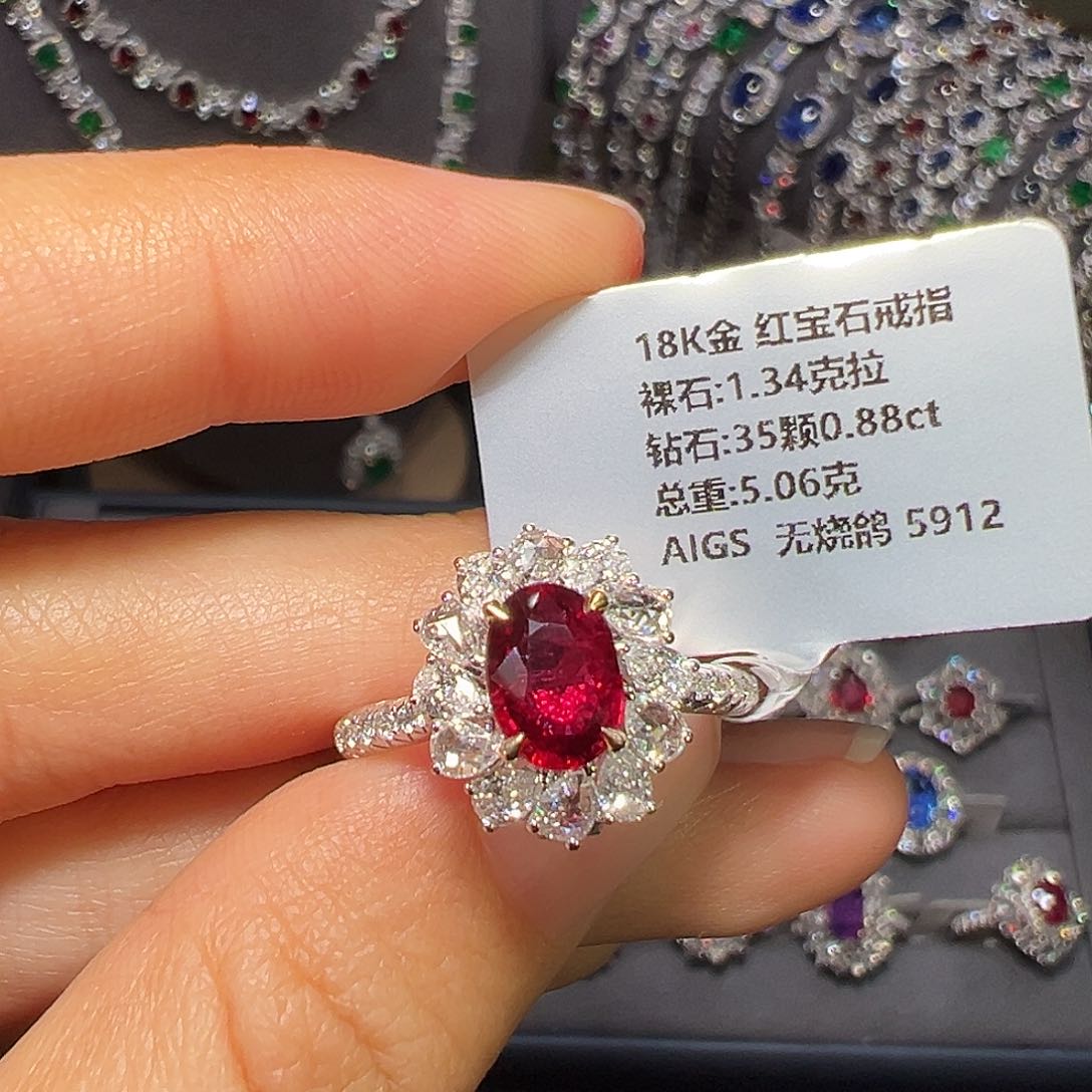 红宝石戒指18K金镶嵌