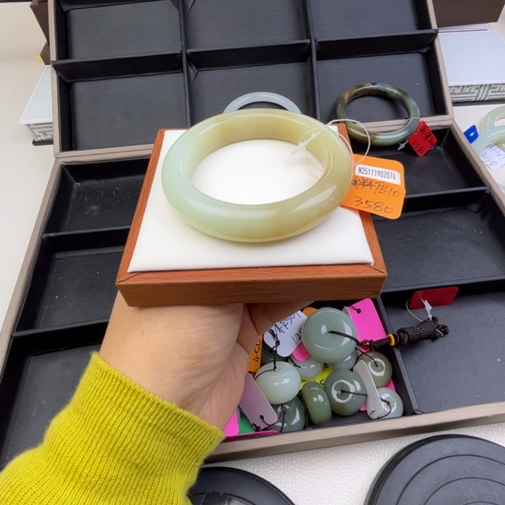 未镶嵌手镯和田玉七月