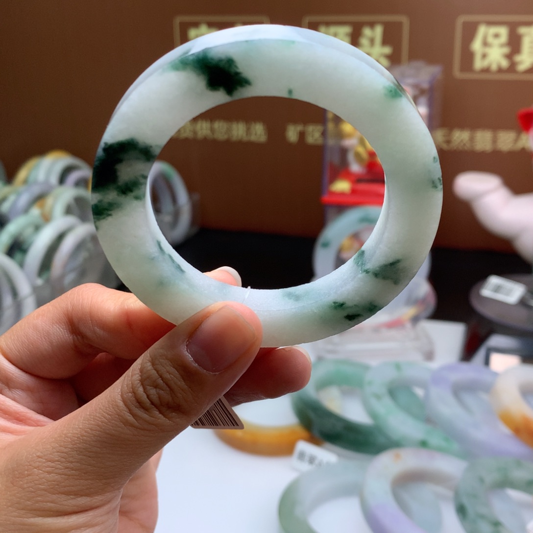 定制翡翠手镯未镶嵌飘花
