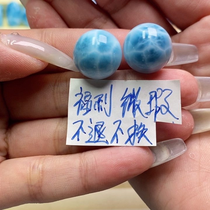 如***聞针钠钙石（海纹石）未镶嵌颈饰