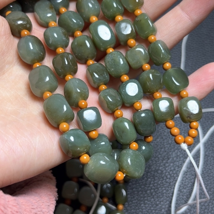 和田玉颈饰未镶嵌