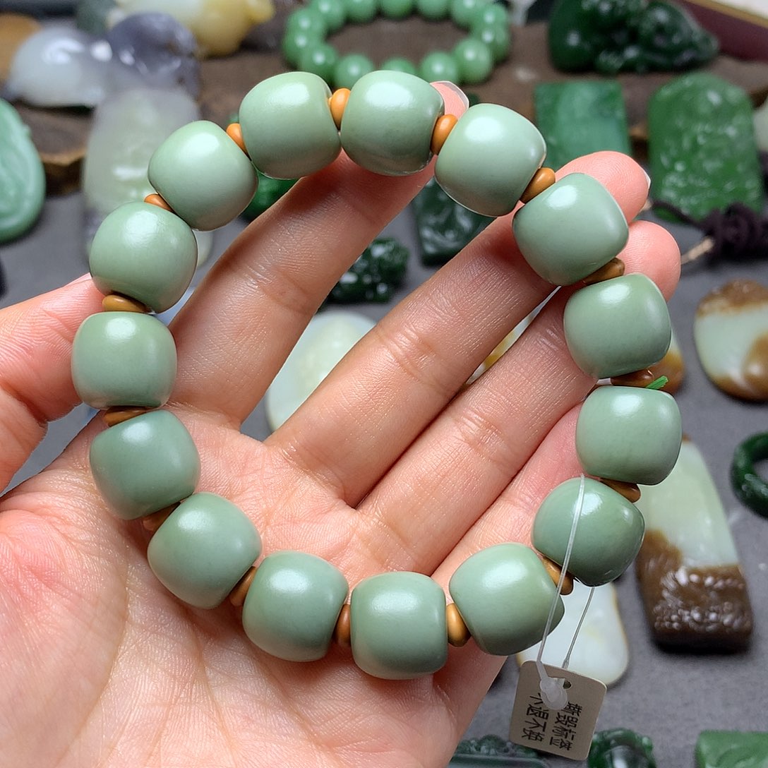 和田玉颈饰未镶嵌手串