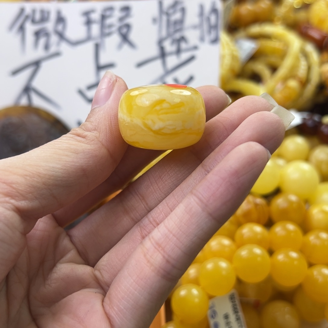 琥珀珠宝奇石未镶嵌