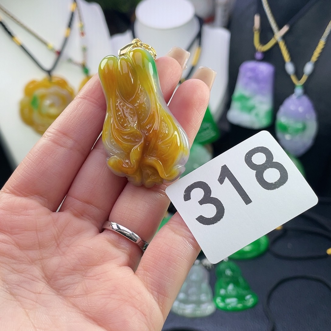 翡翠未镶嵌吊坠(赠链)