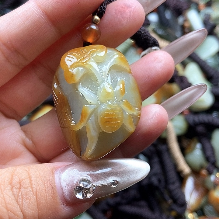 和田玉颈饰未镶嵌