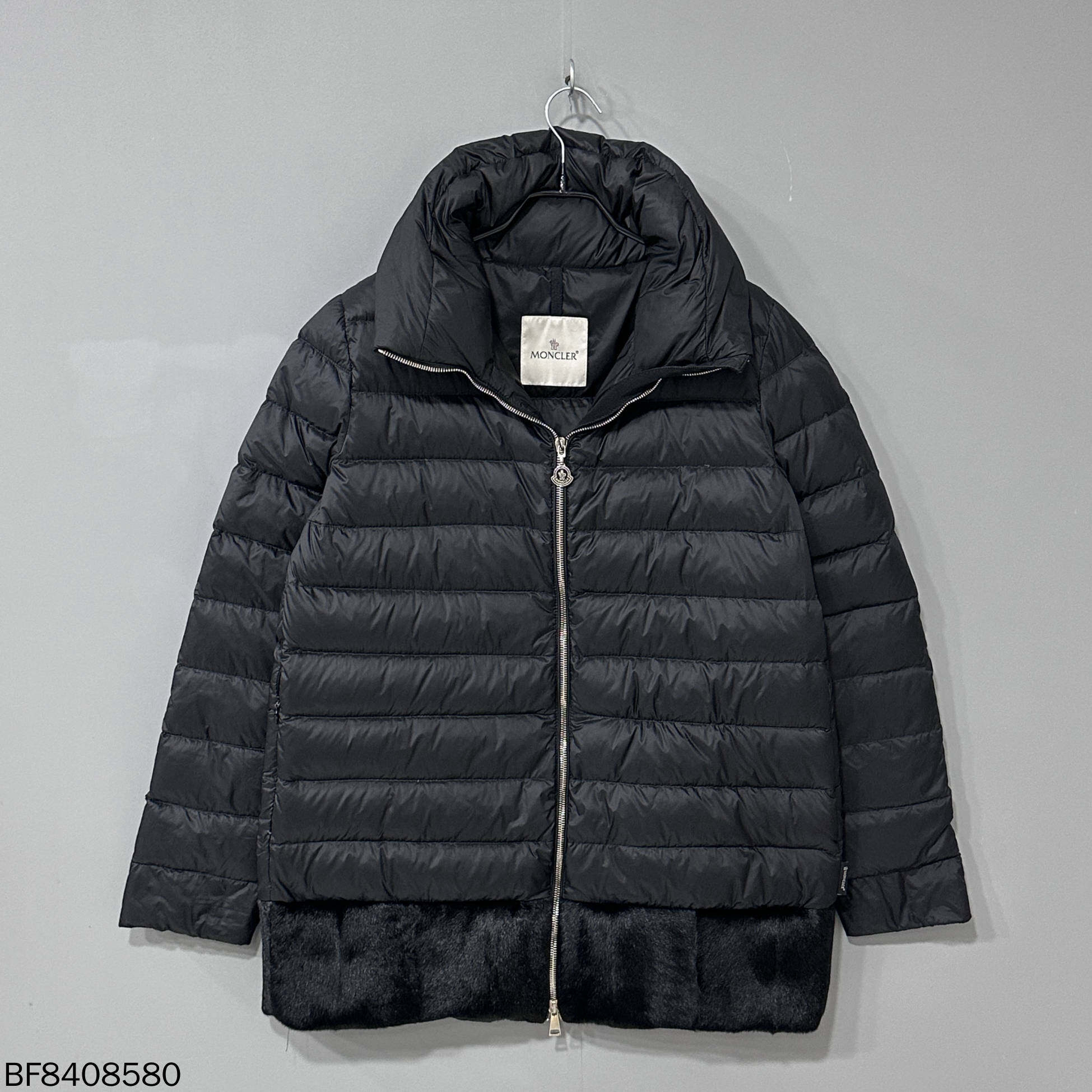 99新 MONCLER 黑色下摆毛毛拼接羽绒服/4码/08580