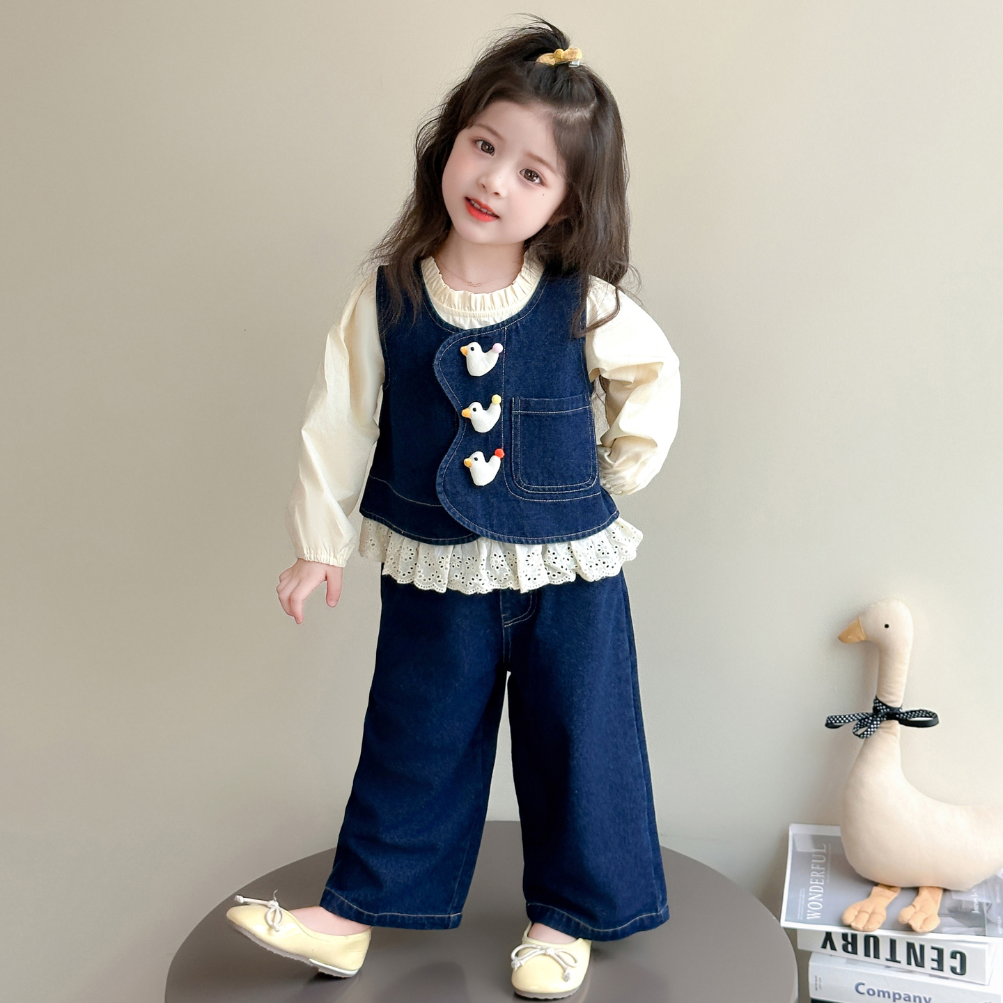 女童套装春秋装2025新款爆款洋气儿童秋装网红牛仔马甲时髦三件套