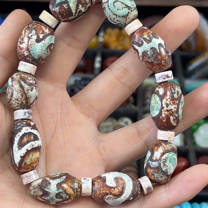 启***:玛瑙/玉髓颈饰未镶嵌