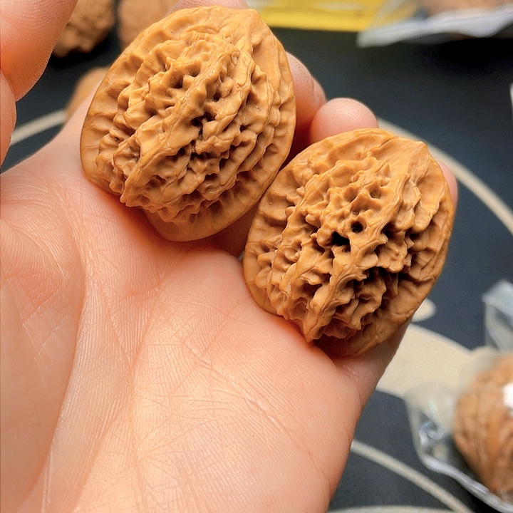 文玩核桃吊坠秦闷一对