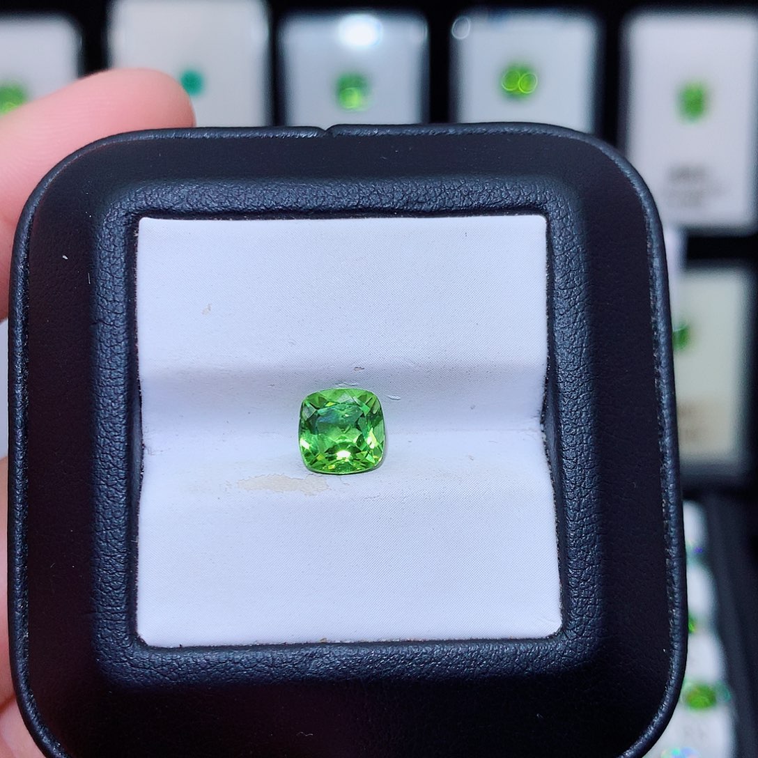 裸石未镶嵌橄榄石1.75克拉，特价漏