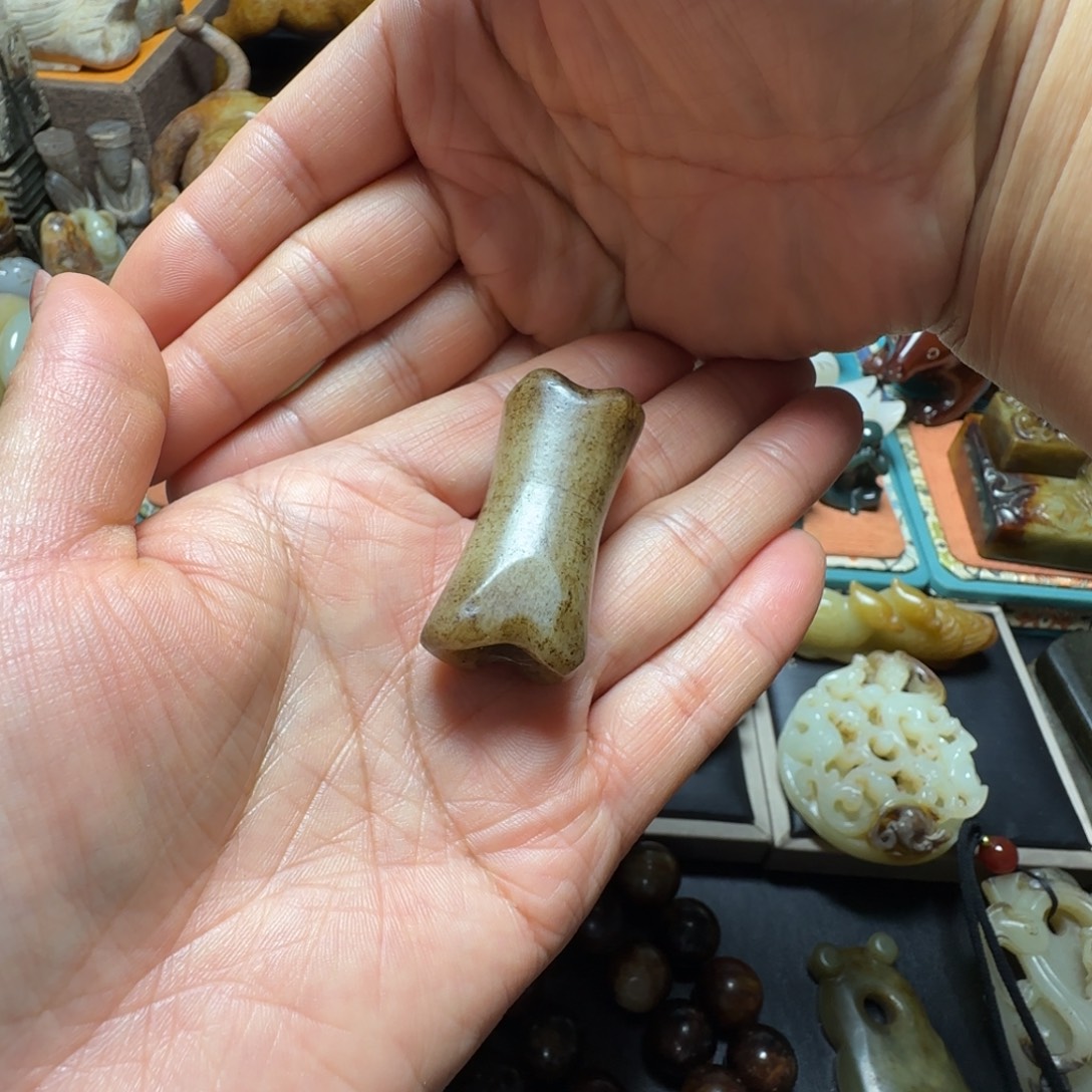 用***示和田玉未镶嵌挂件