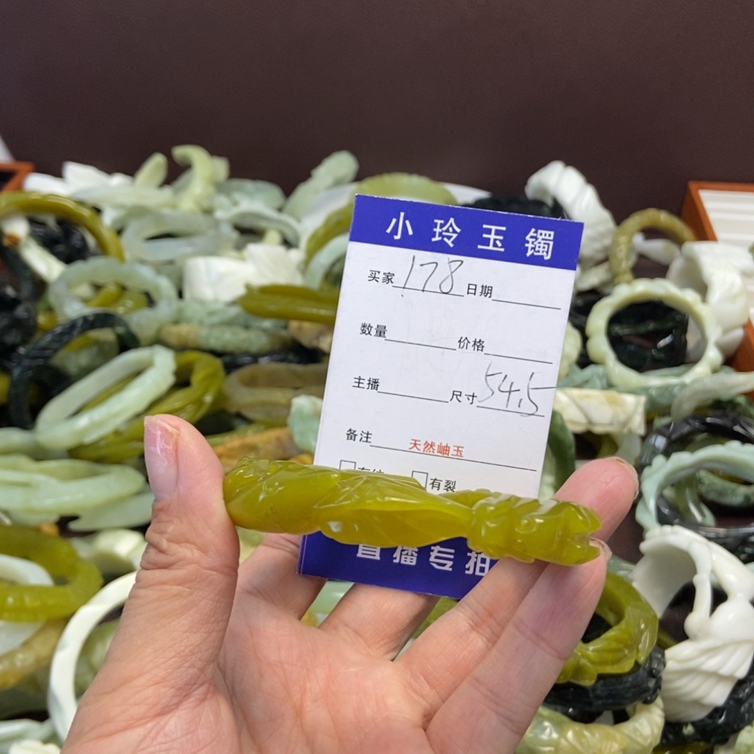 蛇纹石玉手镯未镶嵌