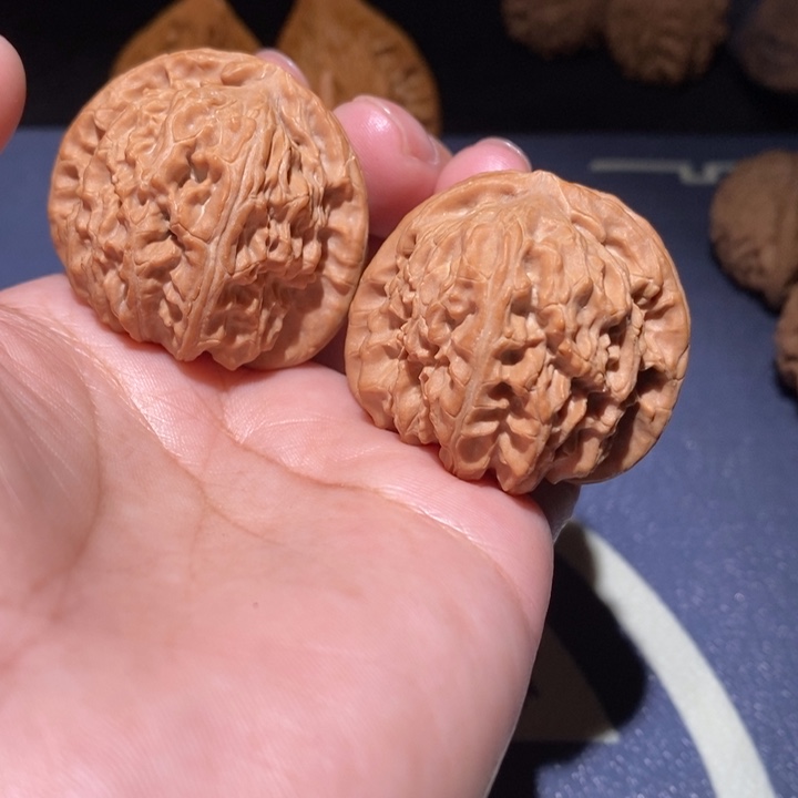 文玩核桃吊坠38尺白狮子