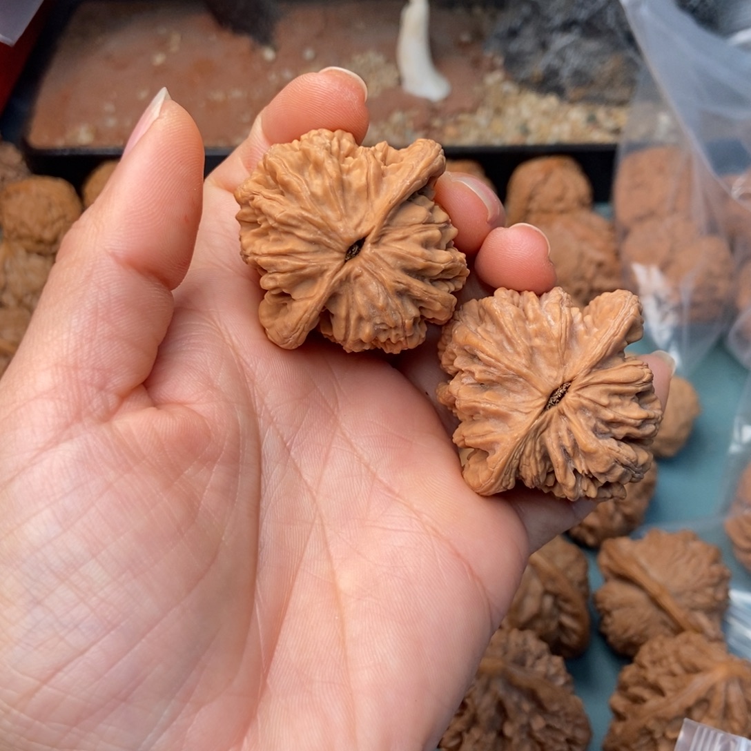 A***c文玩核桃吊坠虎头35