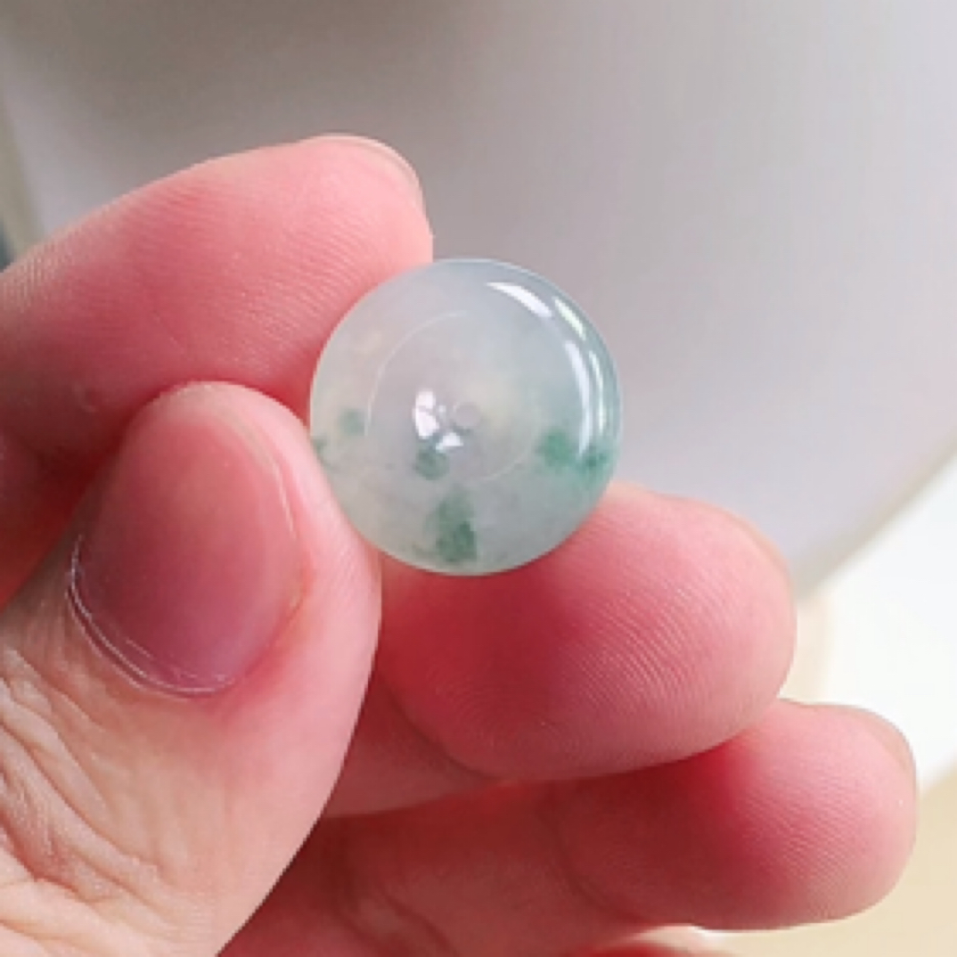 缅甸天然翡翠吊坠