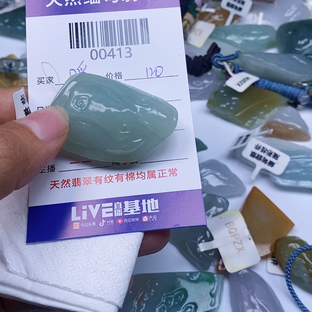 翡翠颈饰未镶嵌暖*