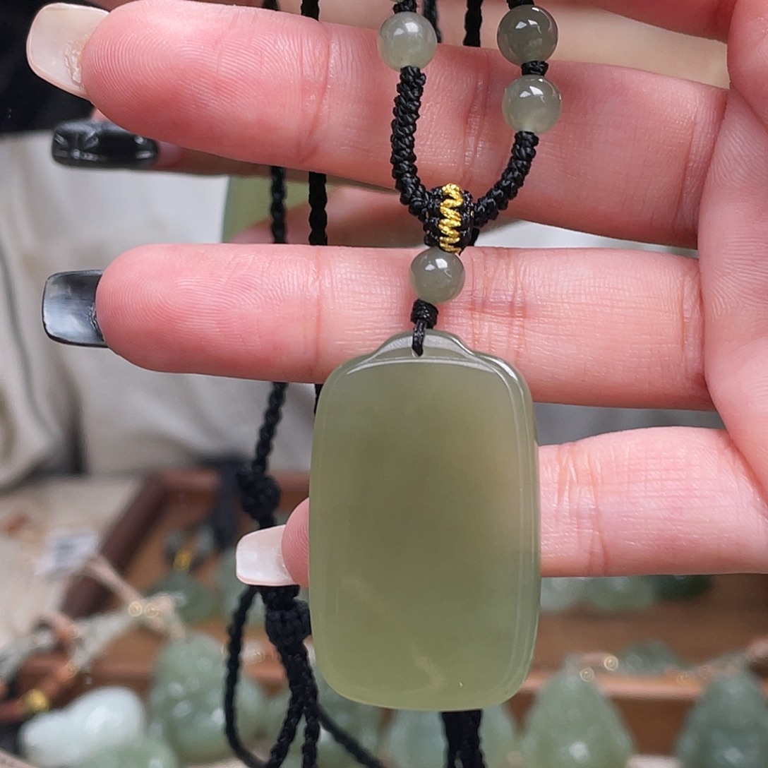 和田玉未镶嵌颈饰38无事牌