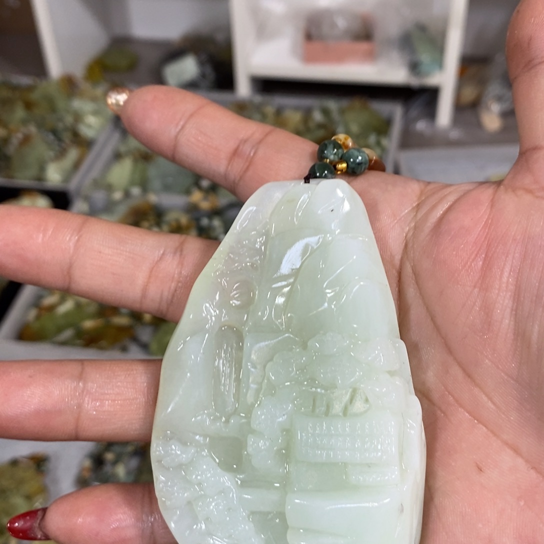 蛇纹石玉颈饰未镶嵌