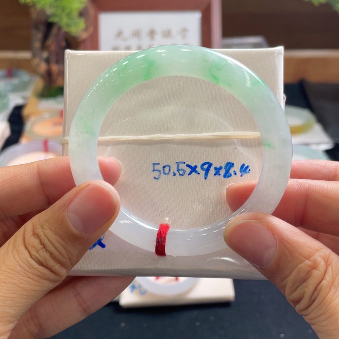 翡翠手镯未镶嵌50.5金丝绿