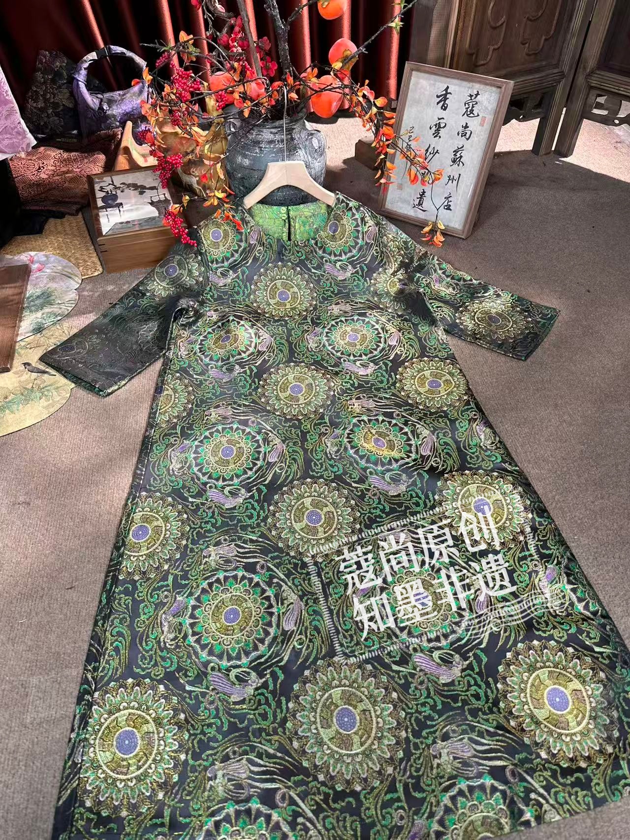 春季新款新中式国风宽松显瘦圆领重工莲花坞提花连衣裙