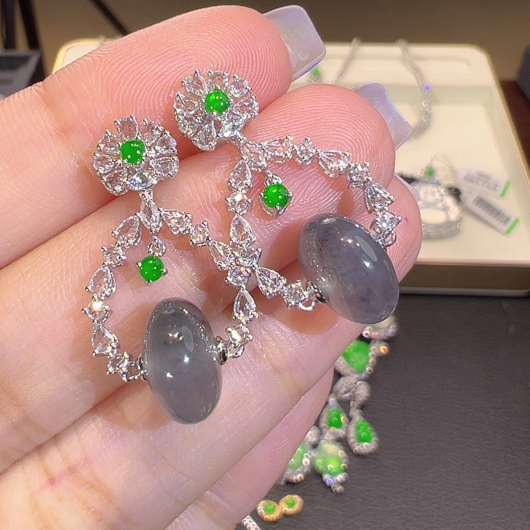 翡翠18K金镶嵌耳钉翡翠