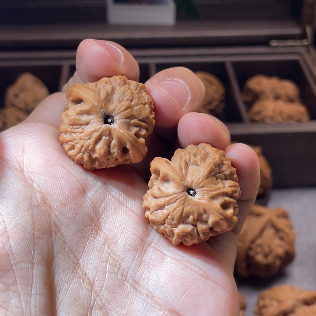 文玩核桃吊坠Z*y鱼子纹