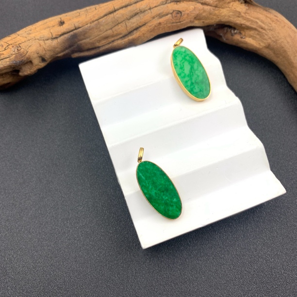 18k金翡翠椭圆吊坠-多样性发一-250610019【尺寸约12*25mm】