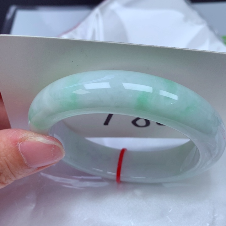 翡翠手镯未镶嵌翡翠