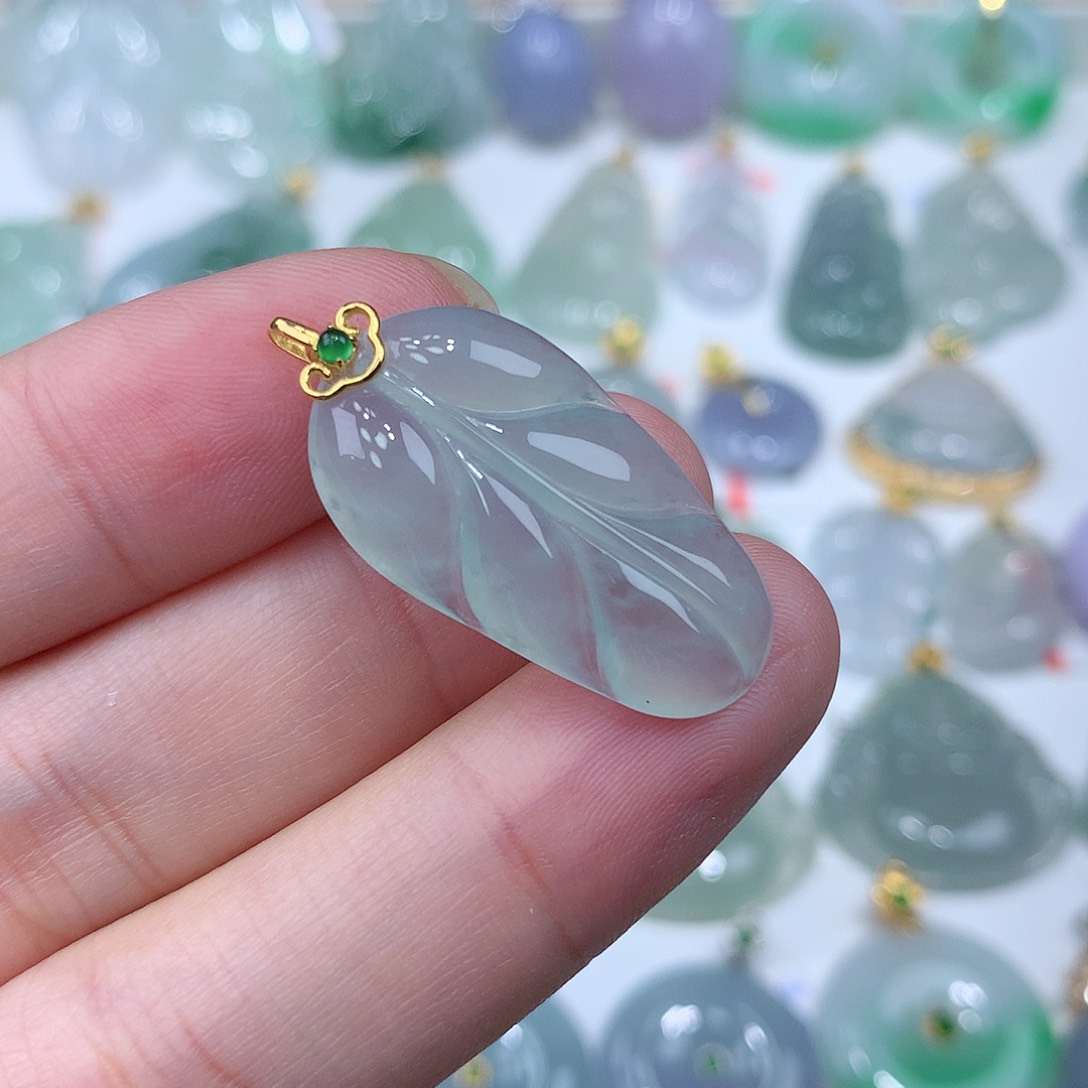 翡翠颈饰18K金镶嵌叶子